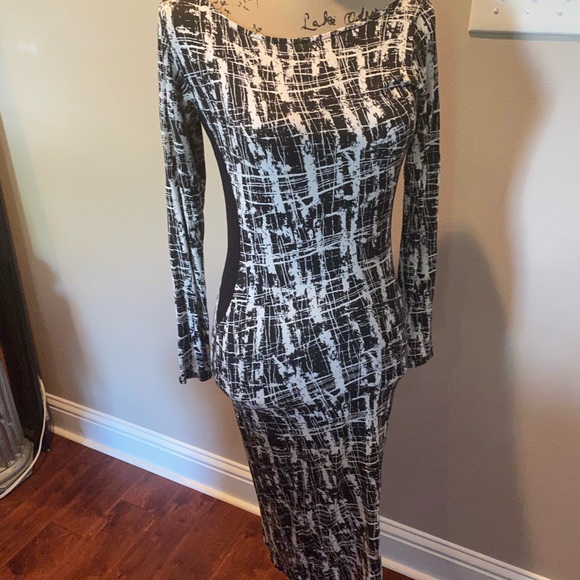 The Dress that Turns heads - Picture 2 of 7